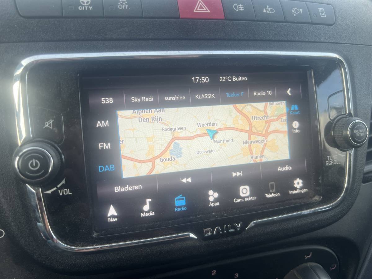Iveco Daily Iveco Daily 35S16 2.3 | AUTOMAAT | BAKWAGEN / MEUBELBAK | LAADKLEP | TREKHAAK | CAMERA | NAVI | CRUISE CONTROL | AIRCO | DAB | BLUETOOTH