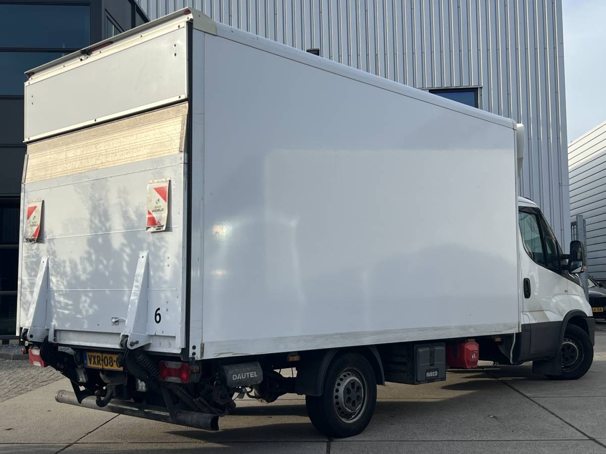 Iveco Daily Iveco Daily 35S16 2.3 | AUTOMAAT | BAKWAGEN / MEUBELBAK | LAADKLEP | TREKHAAK | CAMERA | NAVI | CRUISE CONTROL | AIRCO | DAB | BLUETOOTH