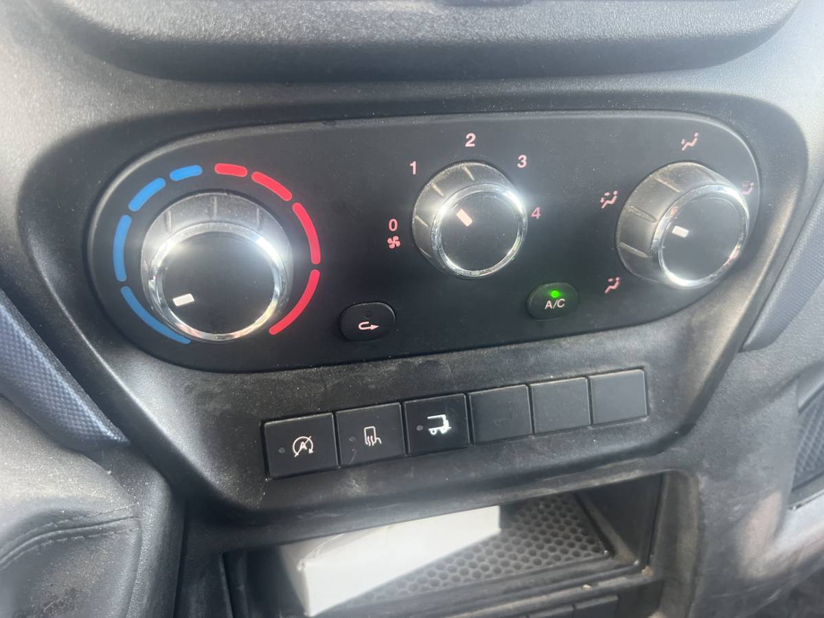 Iveco Daily Iveco Daily 35S16 2.3 | AUTOMAAT | BAKWAGEN / MEUBELBAK | LAADKLEP | TREKHAAK | CAMERA | NAVI | CRUISE CONTROL | AIRCO | DAB | BLUETOOTH