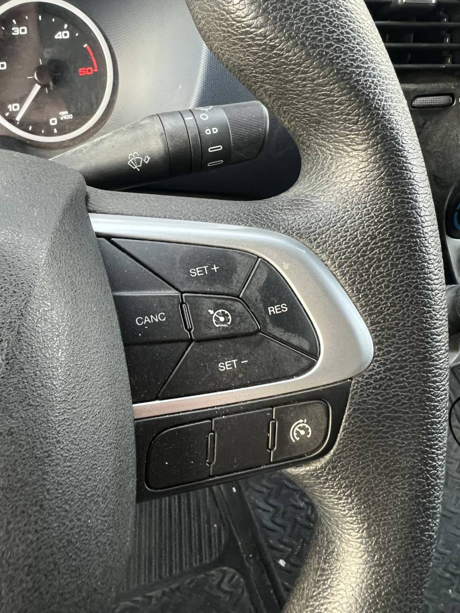 Iveco Daily Iveco Daily 35S16 2.3 | AUTOMAAT | BAKWAGEN / MEUBELBAK | LAADKLEP | TREKHAAK | CAMERA | NAVI | CRUISE CONTROL | AIRCO | DAB | BLUETOOTH