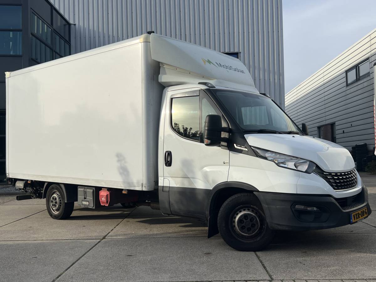 Iveco Daily Iveco Daily 35S16 2.3 | AUTOMAAT | BAKWAGEN / MEUBELBAK | LAADKLEP | TREKHAAK | CAMERA | NAVI | CRUISE CONTROL | AIRCO | DAB | BLUETOOTH