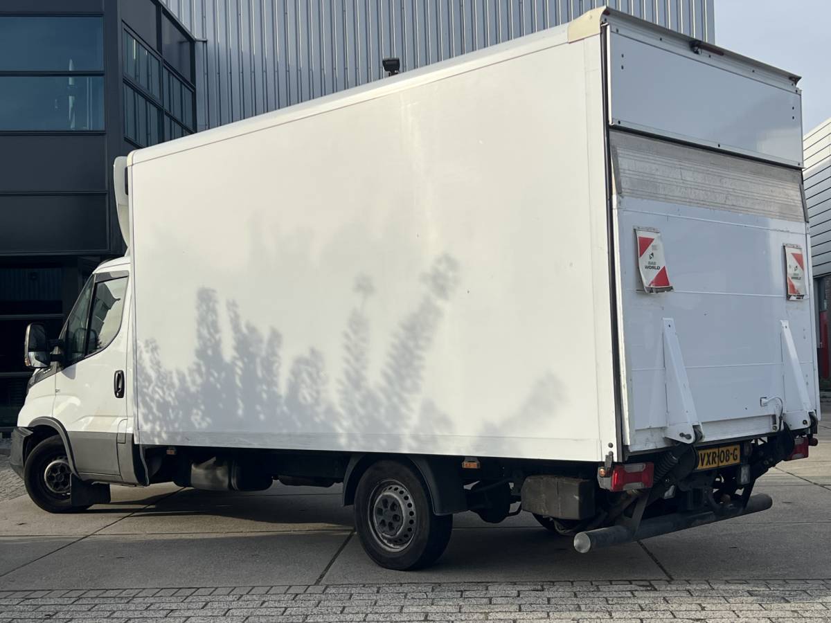 Iveco Daily Iveco Daily 35S16 2.3 | AUTOMAAT | BAKWAGEN / MEUBELBAK | LAADKLEP | TREKHAAK | CAMERA | NAVI | CRUISE CONTROL | AIRCO | DAB | BLUETOOTH
