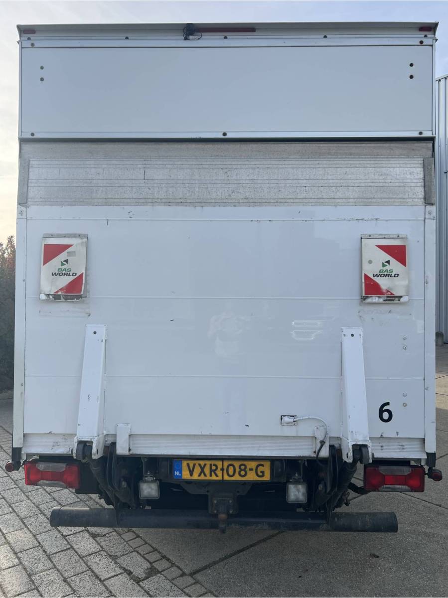 Iveco Daily Iveco Daily 35S16 2.3 | AUTOMAAT | BAKWAGEN / MEUBELBAK | LAADKLEP | TREKHAAK | CAMERA | NAVI | CRUISE CONTROL | AIRCO | DAB | BLUETOOTH
