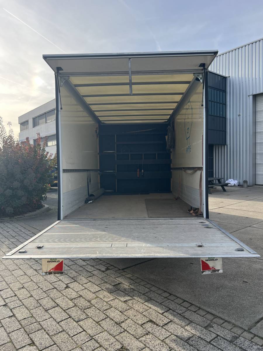 Iveco Daily Iveco Daily 35S16 2.3 | AUTOMAAT | BAKWAGEN / MEUBELBAK | LAADKLEP | TREKHAAK | CAMERA | NAVI | CRUISE CONTROL | AIRCO | DAB | BLUETOOTH