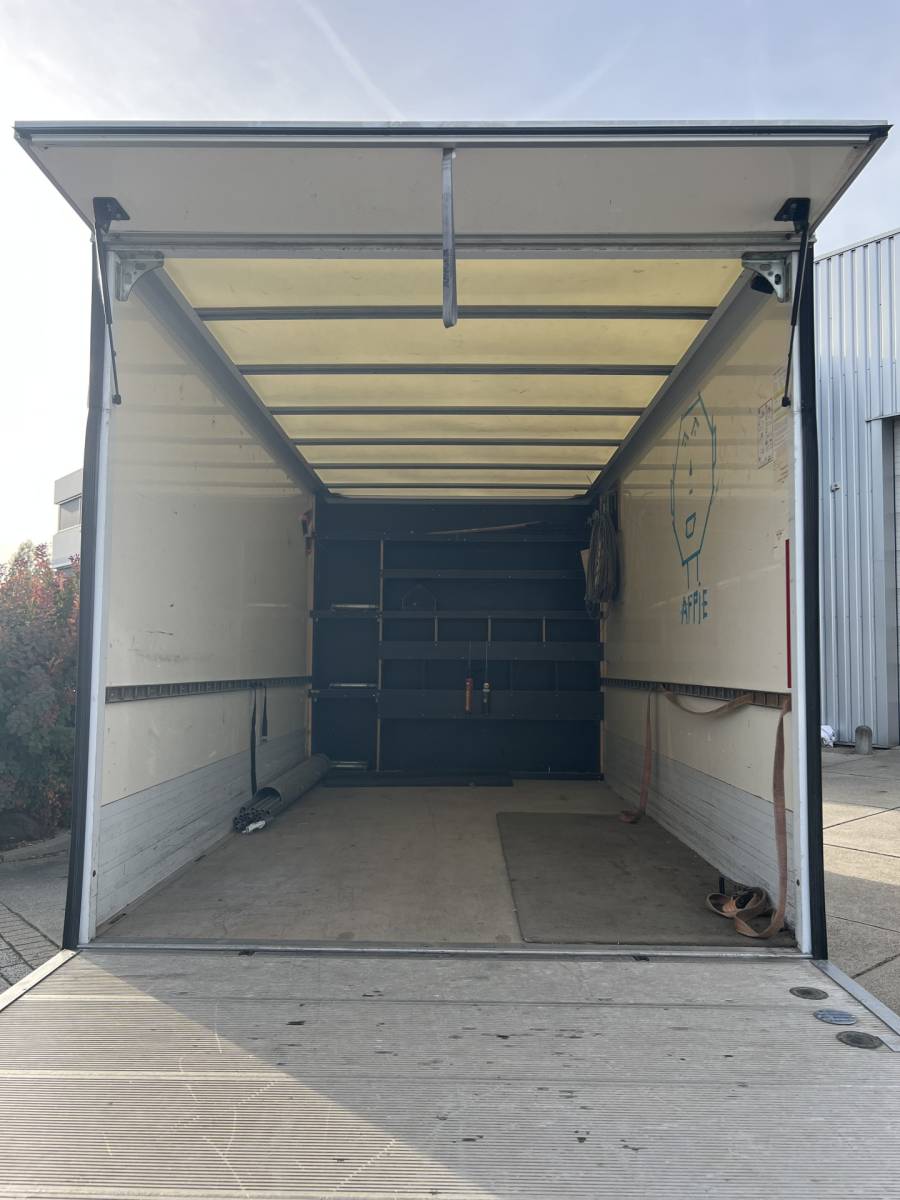 Iveco Daily Iveco Daily 35S16 2.3 | AUTOMAAT | BAKWAGEN / MEUBELBAK | LAADKLEP | TREKHAAK | CAMERA | NAVI | CRUISE CONTROL | AIRCO | DAB | BLUETOOTH