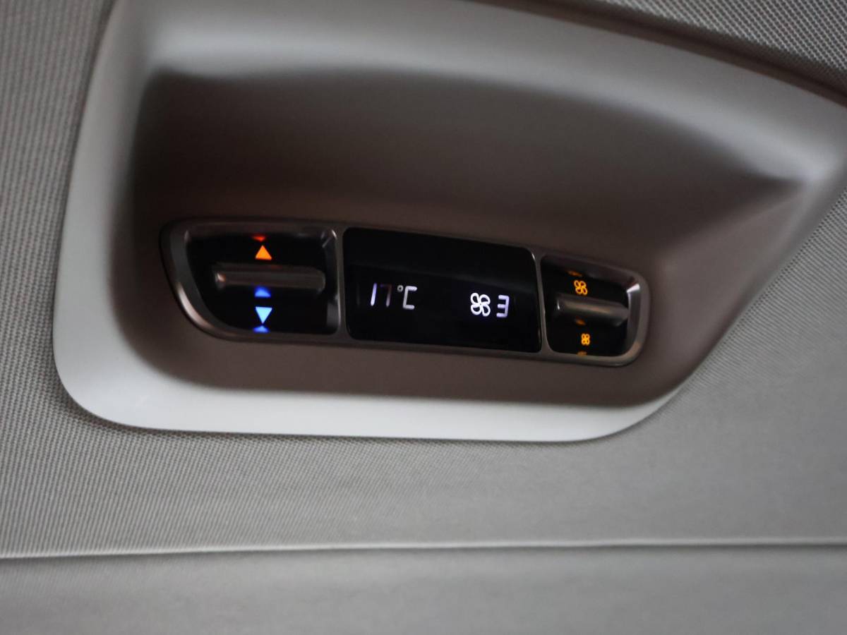 Mercedes-Benz V-Klasse Mercedes-Benz V-klasse 300D 239 PK DUBBEL CABINE AVANTGARDE NIGHT | LEDER | TREKHAAK | 360 CAMERA