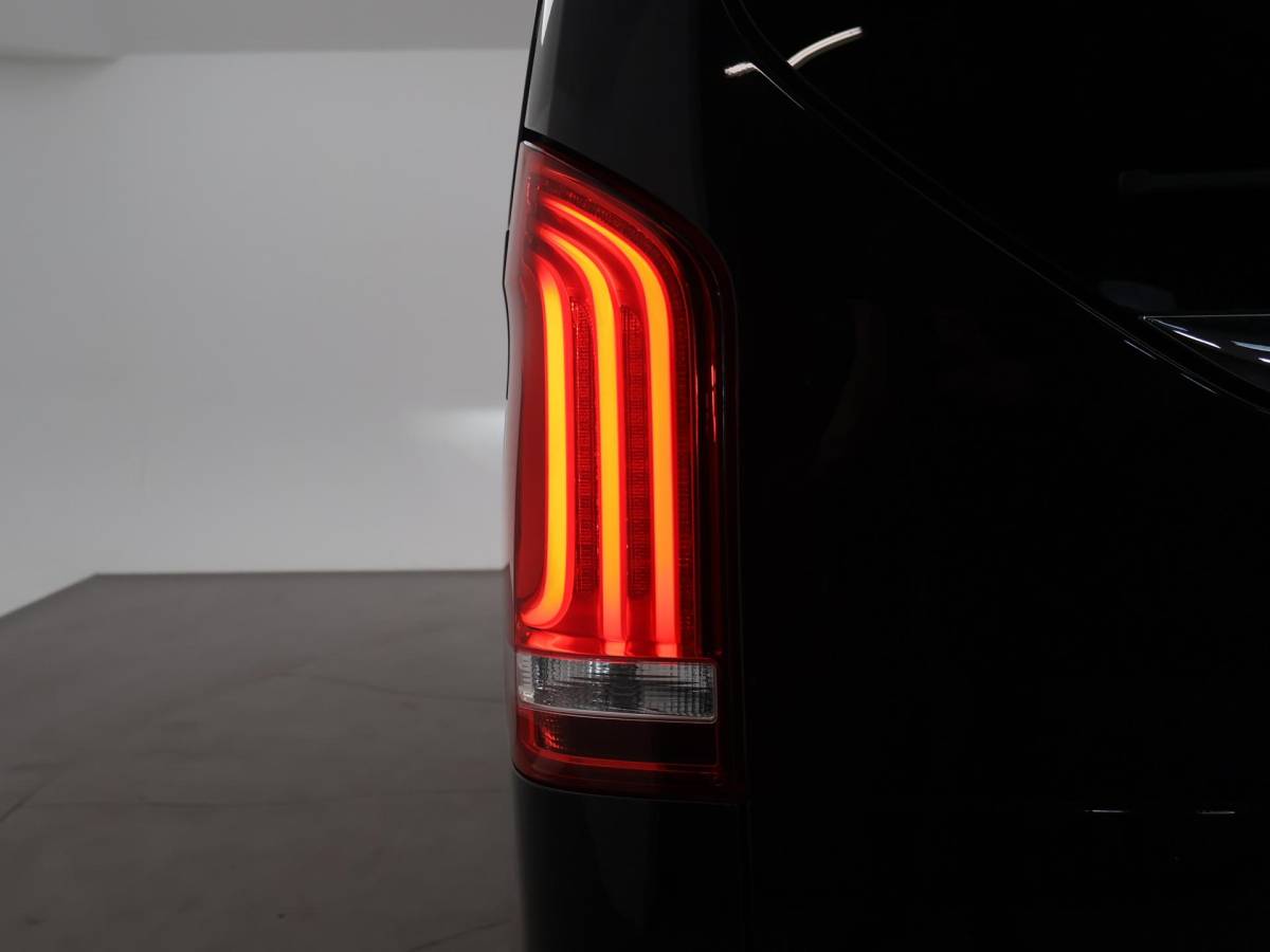 Mercedes-Benz V-Klasse Mercedes-Benz V-klasse 300D 239 PK DUBBEL CABINE AVANTGARDE NIGHT | LEDER | TREKHAAK | 360 CAMERA
