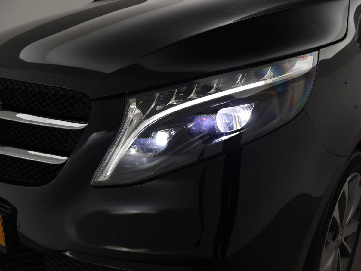 Mercedes-Benz V-Klasse Mercedes-Benz V-klasse 300D 239 PK DUBBEL CABINE AVANTGARDE NIGHT | LEDER | TREKHAAK | 360 CAMERA