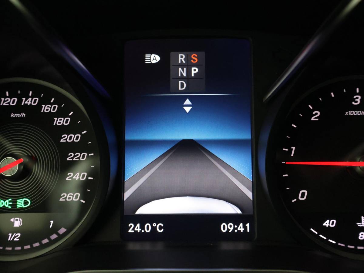 Mercedes-Benz V-Klasse Mercedes-Benz V-klasse 300D 239 PK DUBBEL CABINE AVANTGARDE NIGHT | LEDER | TREKHAAK | 360 CAMERA