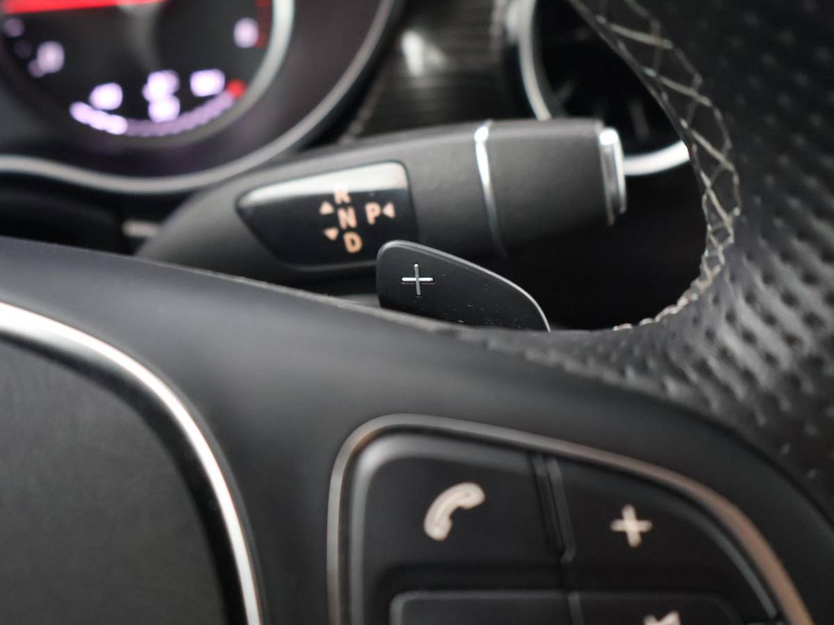 Mercedes-Benz V-Klasse Mercedes-Benz V-klasse 300D 239 PK DUBBEL CABINE AVANTGARDE NIGHT | LEDER | TREKHAAK | 360 CAMERA