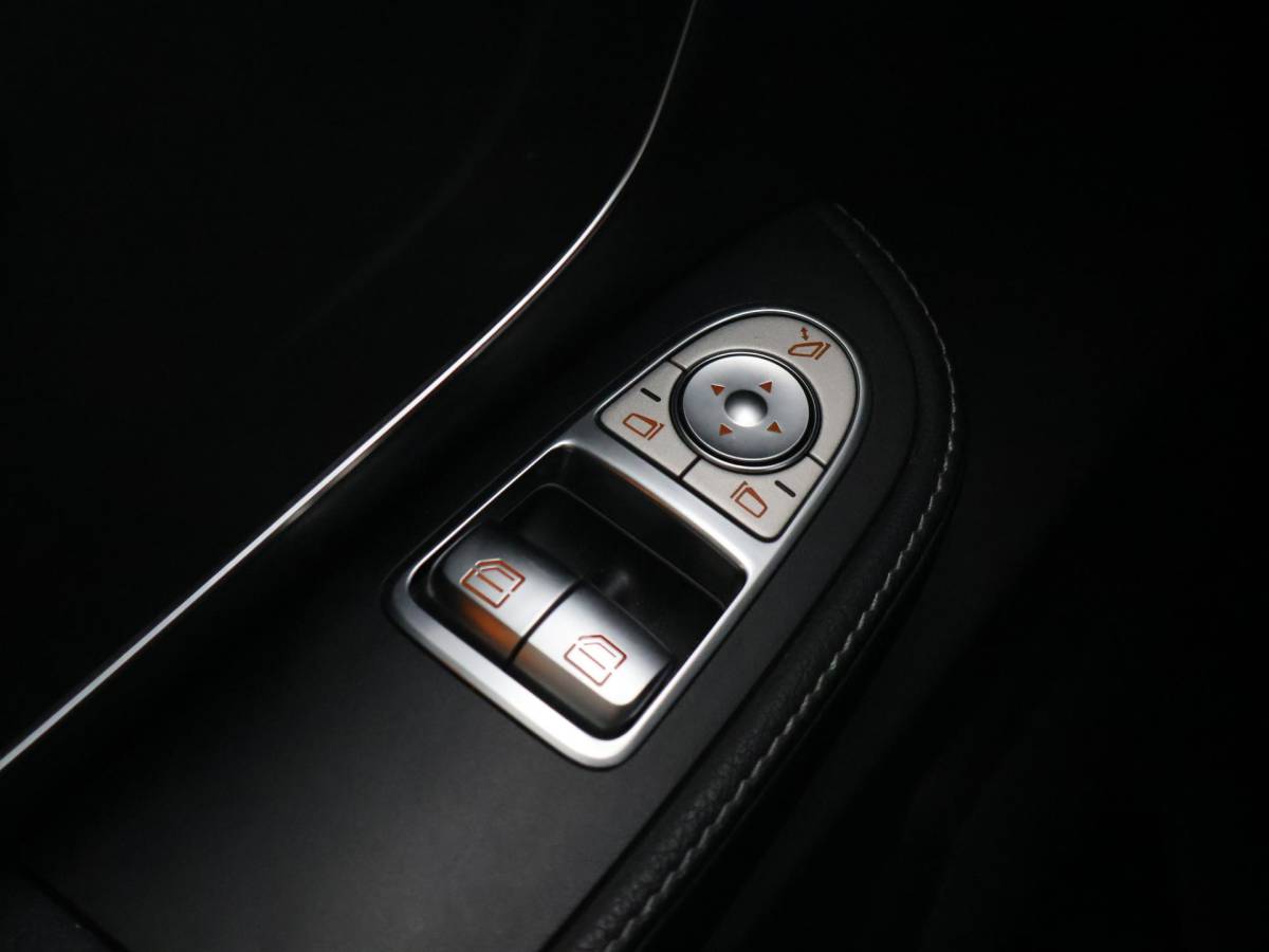 Mercedes-Benz V-Klasse Mercedes-Benz V-klasse 300D 239 PK DUBBEL CABINE AVANTGARDE NIGHT | LEDER | TREKHAAK | 360 CAMERA