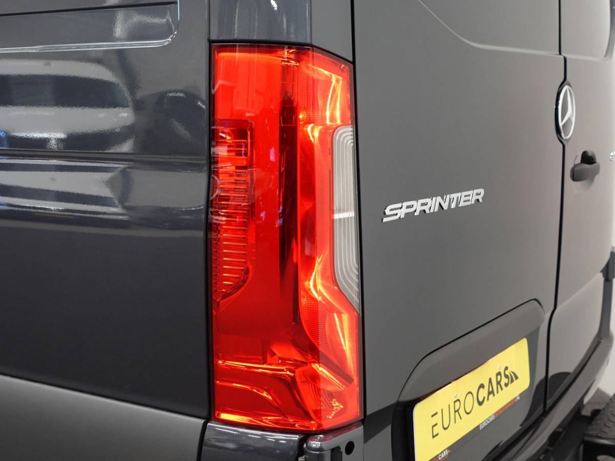 Mercedes-Benz Sprinter Mercedes-Benz Sprinter 315 L3H2 Automaat Trekhaak Airco Adaptive Cruise Control Parkeersensoren Camera Leder