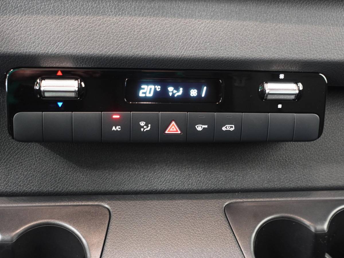 Mercedes-Benz Sprinter Mercedes-Benz Sprinter 315 L3H2 Automaat Trekhaak Airco Adaptive Cruise Control Parkeersensoren Camera Leder