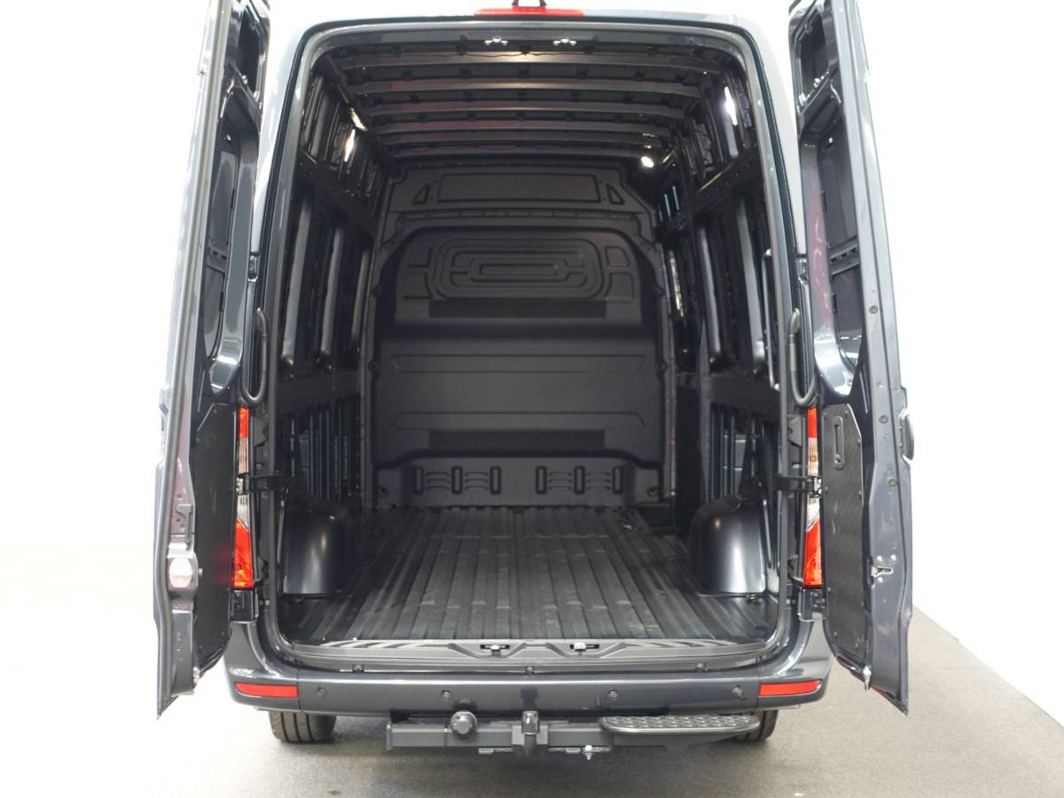 Mercedes-Benz Sprinter Mercedes-Benz Sprinter 315 L3H2 Automaat Trekhaak Airco Adaptive Cruise Control Parkeersensoren Camera Leder
