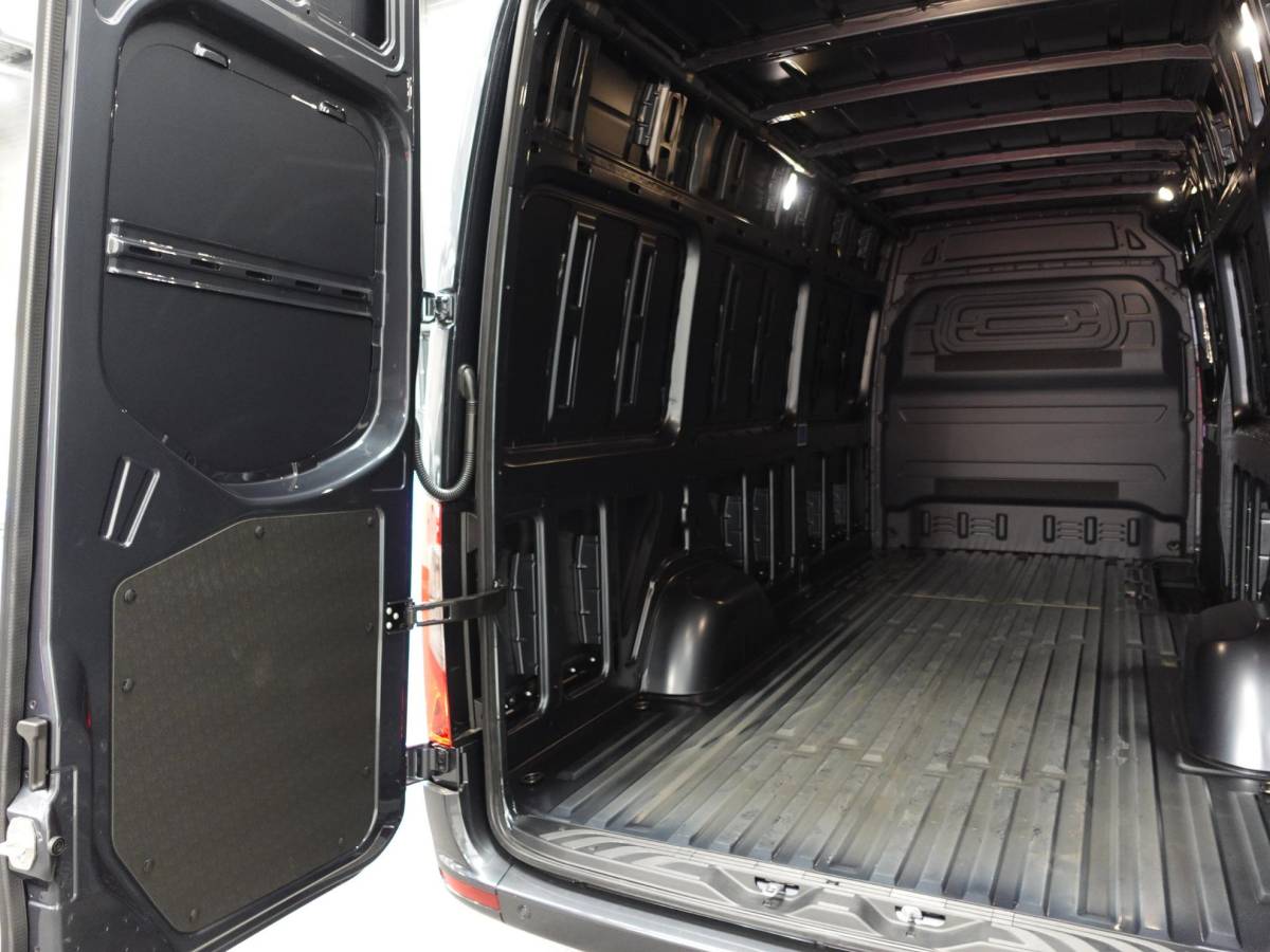 Mercedes-Benz Sprinter Mercedes-Benz Sprinter 315 L3H2 Automaat Trekhaak Airco Adaptive Cruise Control Parkeersensoren Camera Leder