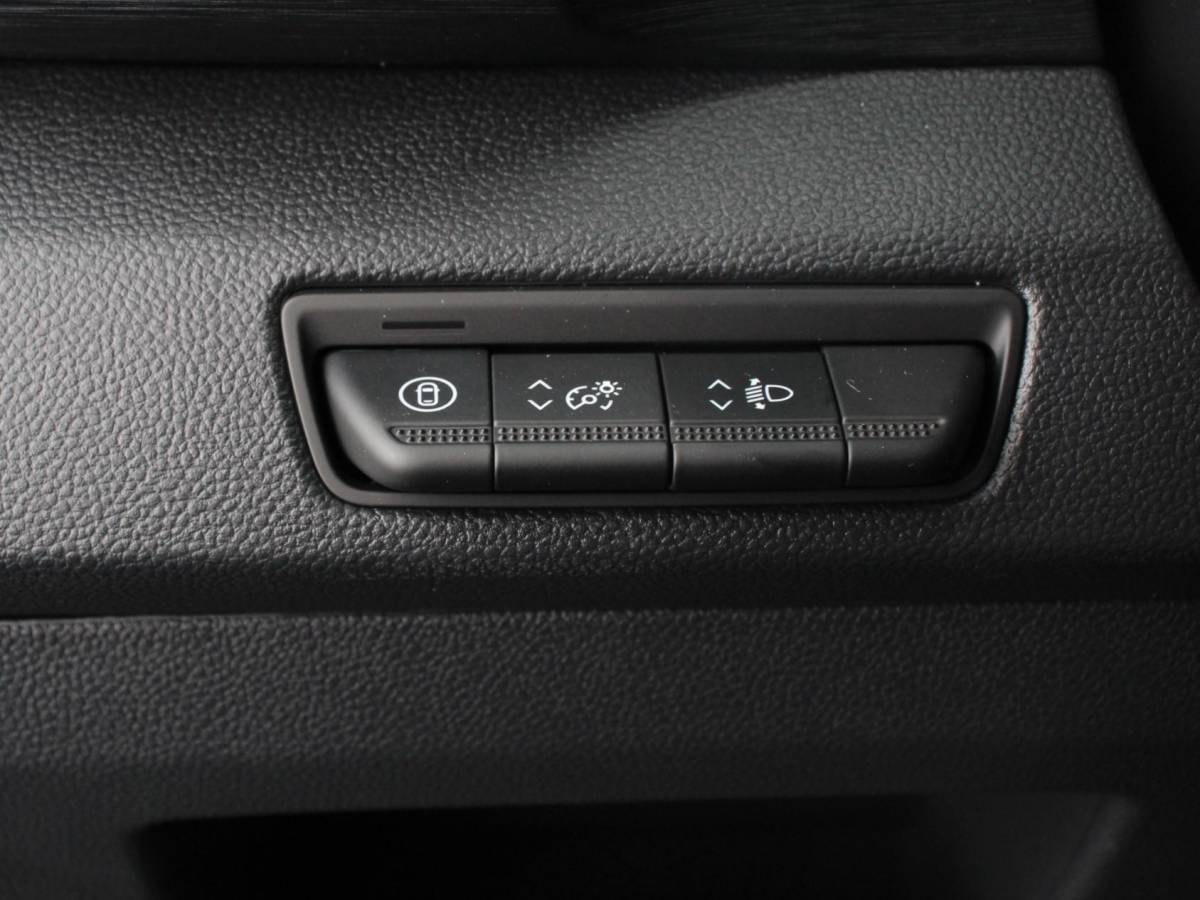 Renault Trafic Renault Trafic 2.0 Blue dCi 150PK Automaat L2H1 Dubbele Cabine Navigatie Airco Lichtmetalen velgen Betimmering Trekhaak Camera Parkeer sensoren Dab