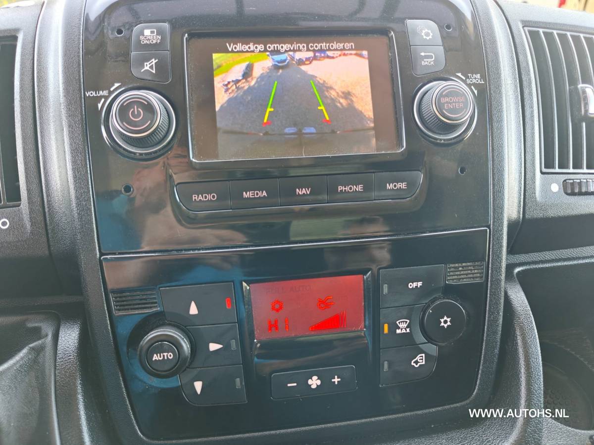 Peugeot Boxer Peugeot Boxer 333 2.2 BlueHDi 165 PK L3H2 Premium, 1e Eig , euro 6, cruise , camera , navi , apk 10- 2027 , NW motor bij 118000 km