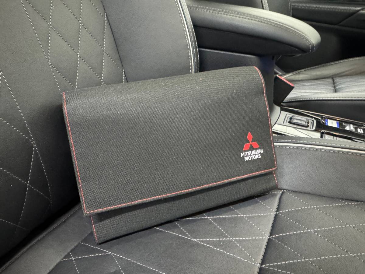 Mitsubishi Outlander Mitsubishi Outlander 2.4 PHEV Instyle |SOH 83%|Trekhaak|Clima|Stoelverwarming|Stuurverwarming|Parkeersensoren|