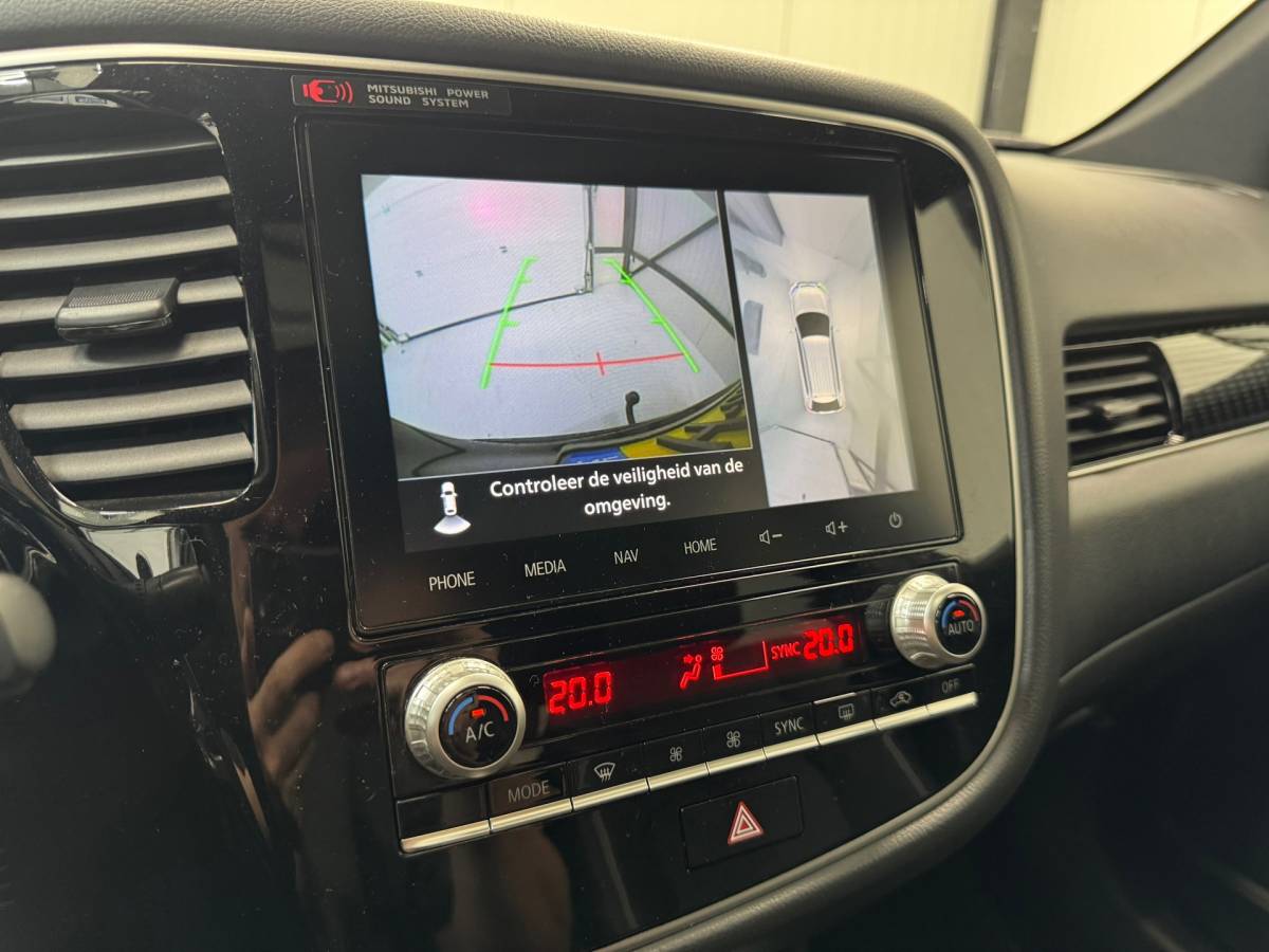 Mitsubishi Outlander Mitsubishi Outlander 2.4 PHEV Instyle |SOH 83%|Trekhaak|Clima|Stoelverwarming|Stuurverwarming|Parkeersensoren|