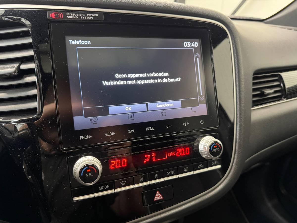 Mitsubishi Outlander Mitsubishi Outlander 2.4 PHEV Instyle |SOH 83%|Trekhaak|Clima|Stoelverwarming|Stuurverwarming|Parkeersensoren|