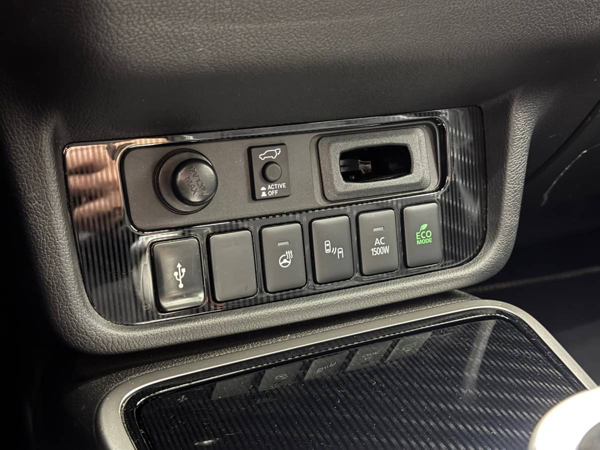 Mitsubishi Outlander Mitsubishi Outlander 2.4 PHEV Instyle |SOH 83%|Trekhaak|Clima|Stoelverwarming|Stuurverwarming|Parkeersensoren|