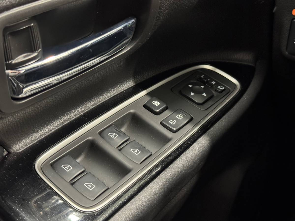 Mitsubishi Outlander Mitsubishi Outlander 2.4 PHEV Instyle |SOH 83%|Trekhaak|Clima|Stoelverwarming|Stuurverwarming|Parkeersensoren|