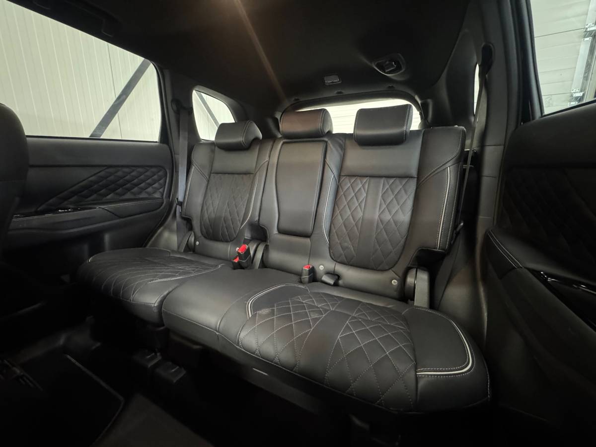 Mitsubishi Outlander Mitsubishi Outlander 2.4 PHEV Instyle |SOH 83%|Trekhaak|Clima|Stoelverwarming|Stuurverwarming|Parkeersensoren|