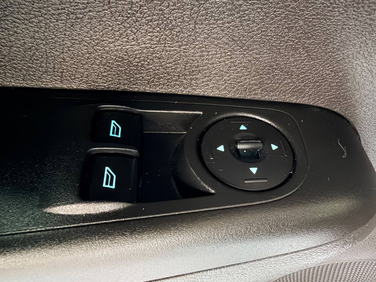Ford Transit Courier Ford Transit Courier 1.5 TDCI Trend, Airco, CruiseControl, Stoel verwarming Schuifdeur 1ste eigenaar Nederlandse bus RIJKLAARPRIJS