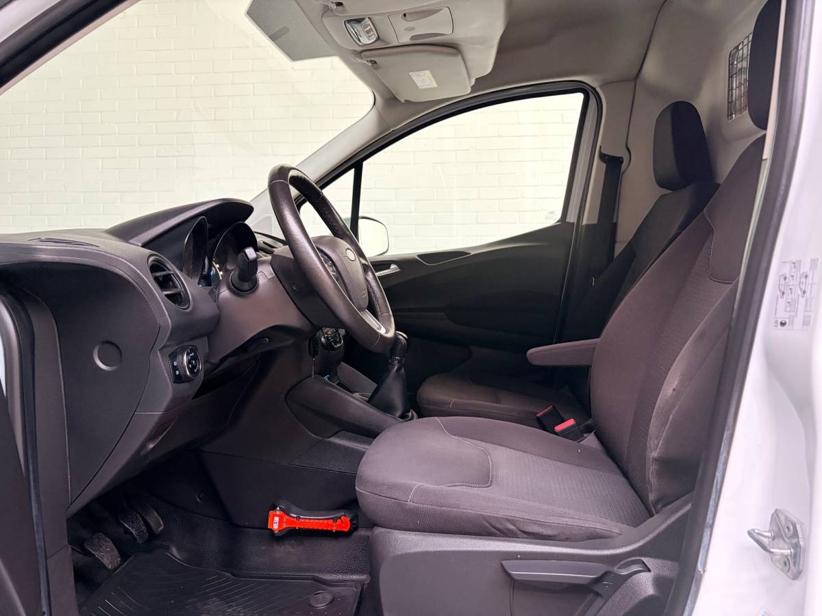 Ford Transit Courier Ford Transit Courier 1.5 TDCI Trend, Airco, CruiseControl, Stoel verwarming Schuifdeur 1ste eigenaar Nederlandse bus RIJKLAARPRIJS