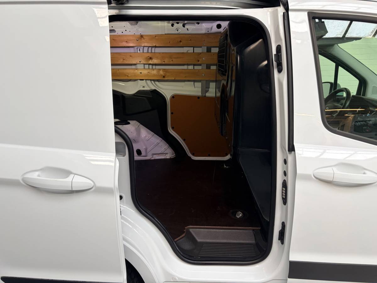 Ford Transit Courier Ford Transit Courier 1.5 TDCI Trend, Airco, CruiseControl, Stoel verwarming Schuifdeur 1ste eigenaar Nederlandse bus RIJKLAARPRIJS