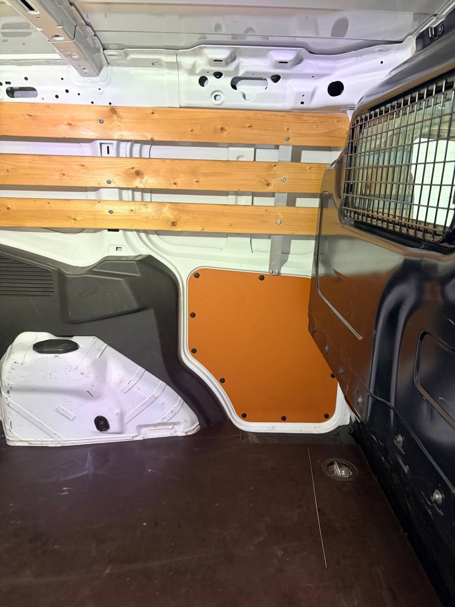 Ford Transit Courier Ford Transit Courier 1.5 TDCI Trend, Airco, CruiseControl, Stoel verwarming Schuifdeur 1ste eigenaar Nederlandse bus RIJKLAARPRIJS