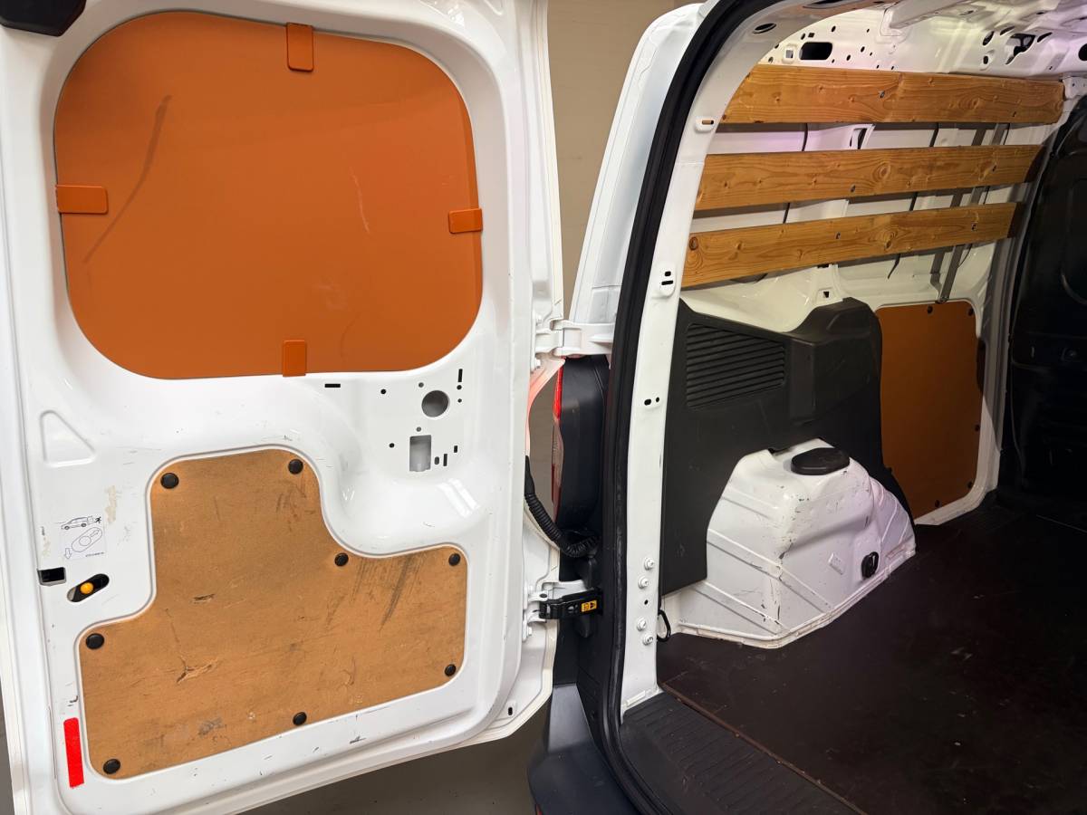 Ford Transit Courier Ford Transit Courier 1.5 TDCI Trend, Airco, CruiseControl, Stoel verwarming Schuifdeur 1ste eigenaar Nederlandse bus RIJKLAARPRIJS