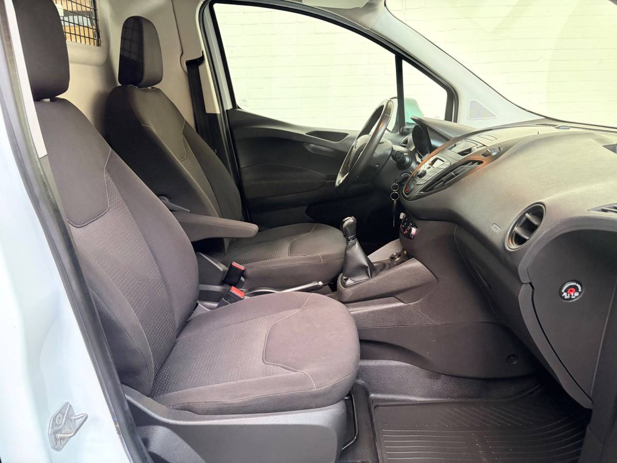 Ford Transit Courier Ford Transit Courier 1.5 TDCI Trend, Airco, CruiseControl, Stoel verwarming Schuifdeur 1ste eigenaar Nederlandse bus RIJKLAARPRIJS