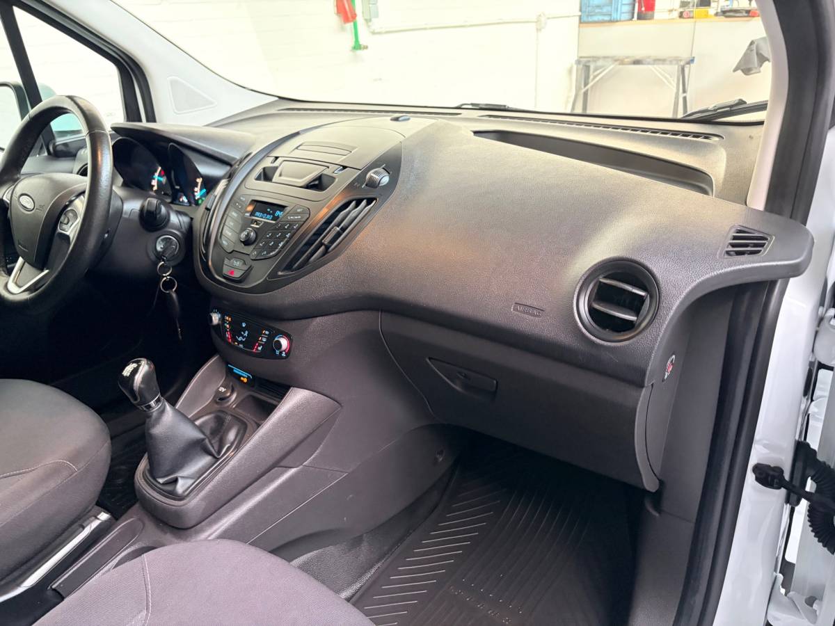 Ford Transit Courier Ford Transit Courier 1.5 TDCI Trend, Airco, CruiseControl, Stoel verwarming Schuifdeur 1ste eigenaar Nederlandse bus RIJKLAARPRIJS