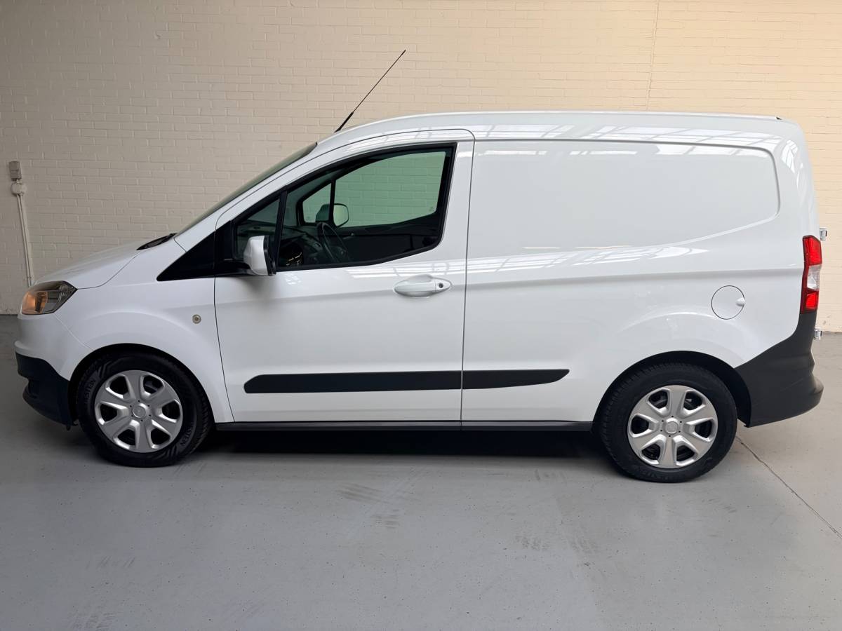 Ford Transit Courier Ford Transit Courier 1.5 TDCI Trend, Airco, CruiseControl, Stoel verwarming Schuifdeur 1ste eigenaar Nederlandse bus RIJKLAARPRIJS