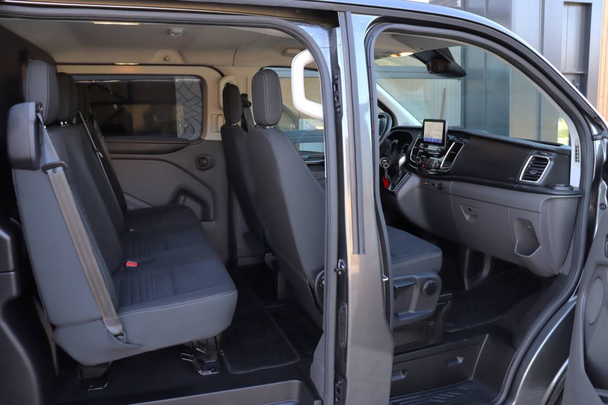 Ford Transit Custom Ford Transit Custom 300 2.0 TDCI L2H1 Limited DC | NAP | Eerste Eigenaar | 170 PK | Cruise | Apple Carplay | Camera | Trekhaak |