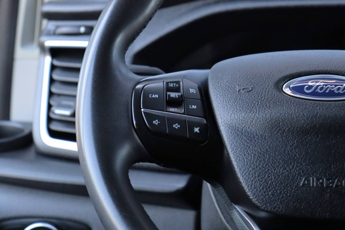 Ford Transit Custom Ford Transit Custom 300 2.0 TDCI L2H1 Limited DC | NAP | Eerste Eigenaar | 170 PK | Cruise | Apple Carplay | Camera | Trekhaak |