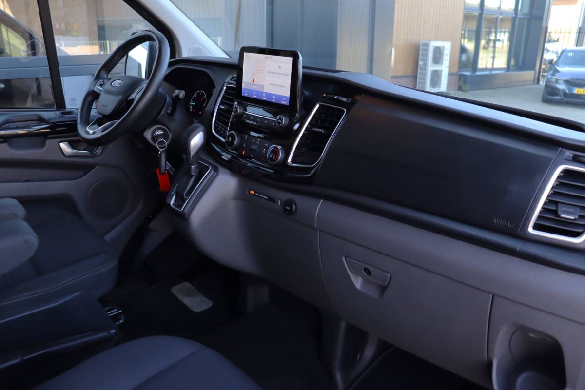Ford Transit Custom Ford Transit Custom 300 2.0 TDCI L2H1 Limited DC | NAP | Eerste Eigenaar | 170 PK | Cruise | Apple Carplay | Camera | Trekhaak |