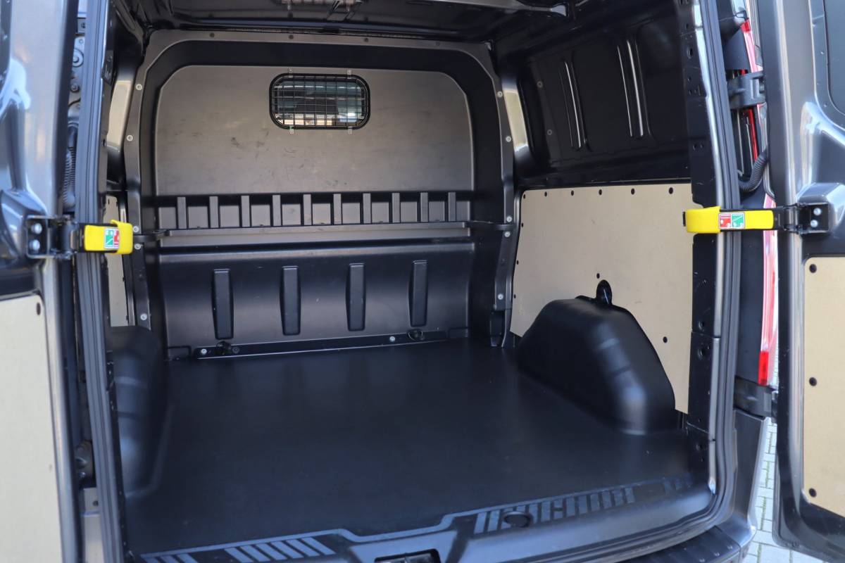 Ford Transit Custom Ford Transit Custom 300 2.0 TDCI L2H1 Limited DC | NAP | Eerste Eigenaar | 170 PK | Cruise | Apple Carplay | Camera | Trekhaak |