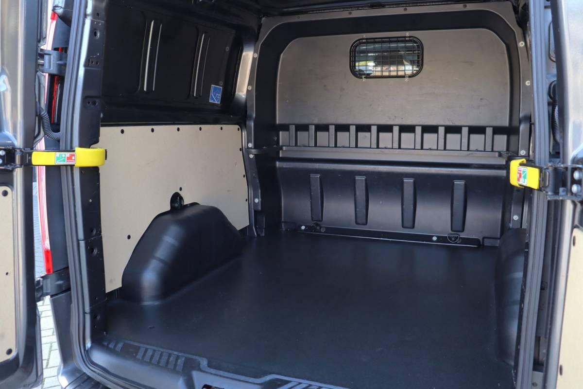 Ford Transit Custom Ford Transit Custom 300 2.0 TDCI L2H1 Limited DC | NAP | Eerste Eigenaar | 170 PK | Cruise | Apple Carplay | Camera | Trekhaak |