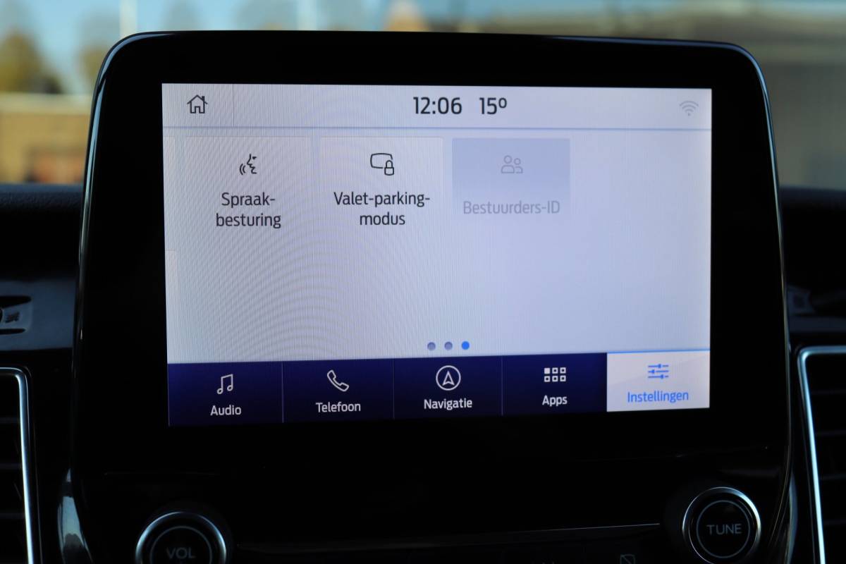 Ford Transit Custom Ford Transit Custom 300 2.0 TDCI L2H1 Limited DC | NAP | Eerste Eigenaar | 170 PK | Cruise | Apple Carplay | Camera | Trekhaak |