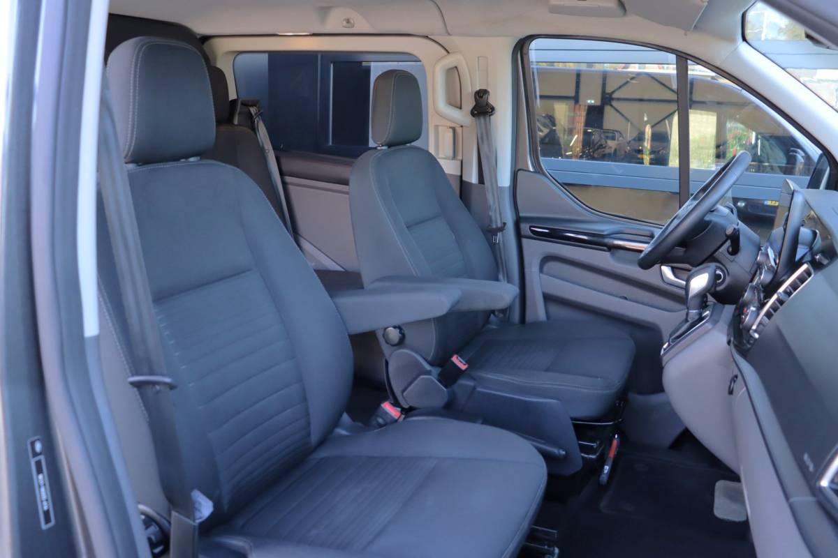 Ford Transit Custom Ford Transit Custom 300 2.0 TDCI L2H1 Limited DC | NAP | Eerste Eigenaar | 170 PK | Cruise | Apple Carplay | Camera | Trekhaak |