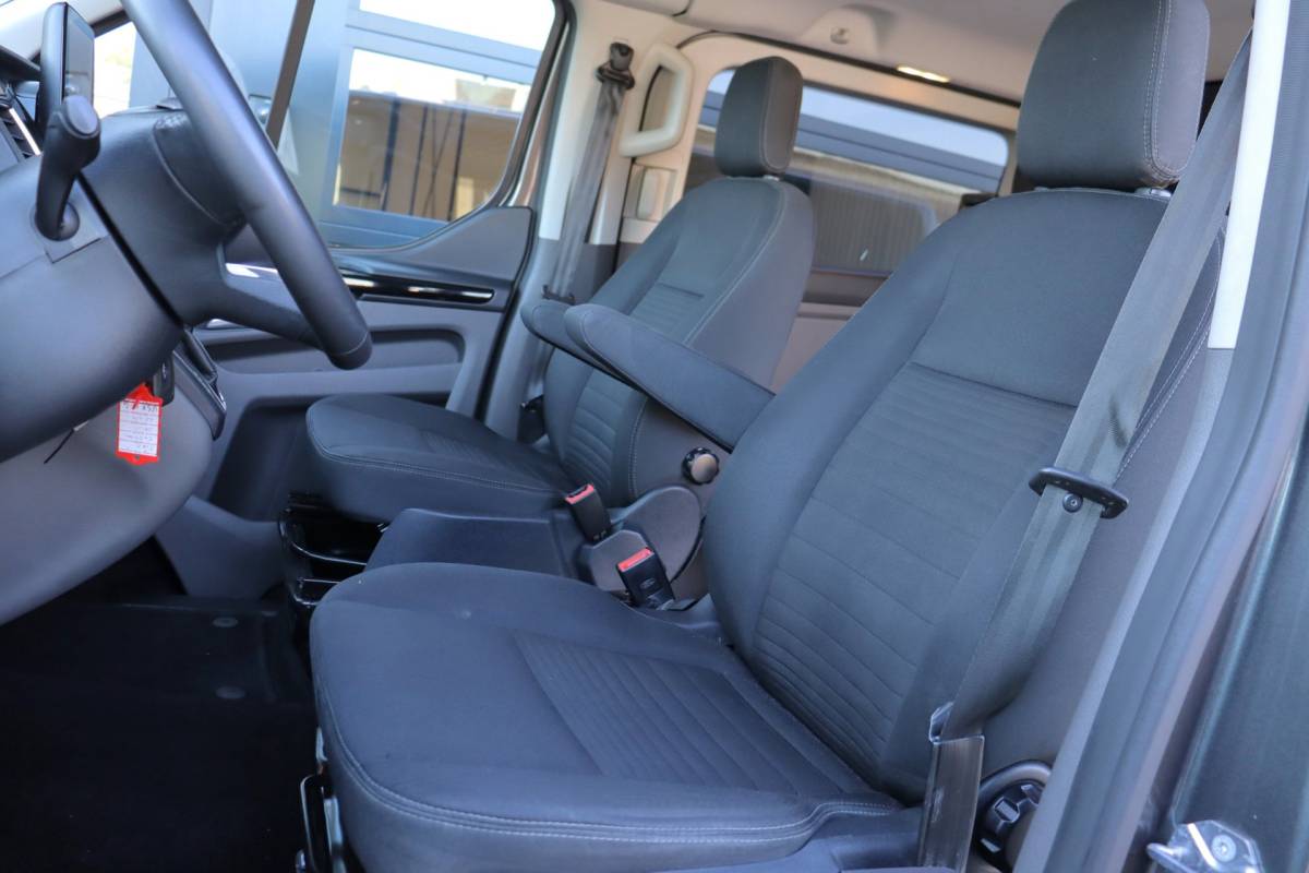 Ford Transit Custom Ford Transit Custom 300 2.0 TDCI L2H1 Limited DC | NAP | Eerste Eigenaar | 170 PK | Cruise | Apple Carplay | Camera | Trekhaak |