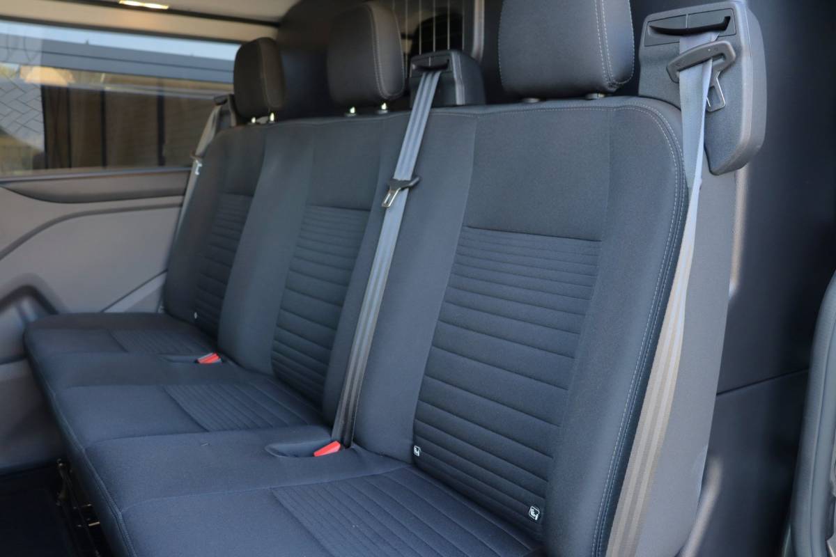 Ford Transit Custom Ford Transit Custom 300 2.0 TDCI L2H1 Limited DC | NAP | Eerste Eigenaar | 170 PK | Cruise | Apple Carplay | Camera | Trekhaak |