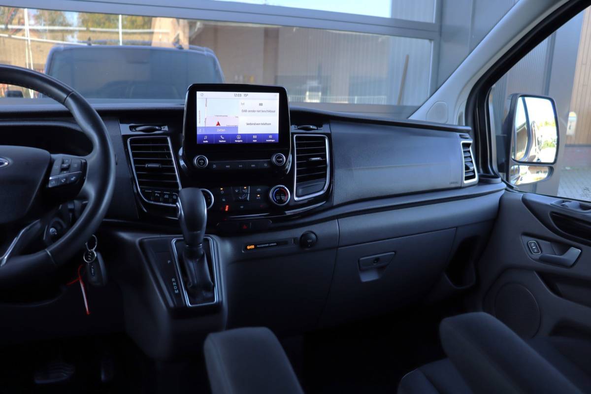 Ford Transit Custom Ford Transit Custom 300 2.0 TDCI L2H1 Limited DC | NAP | Eerste Eigenaar | 170 PK | Cruise | Apple Carplay | Camera | Trekhaak |