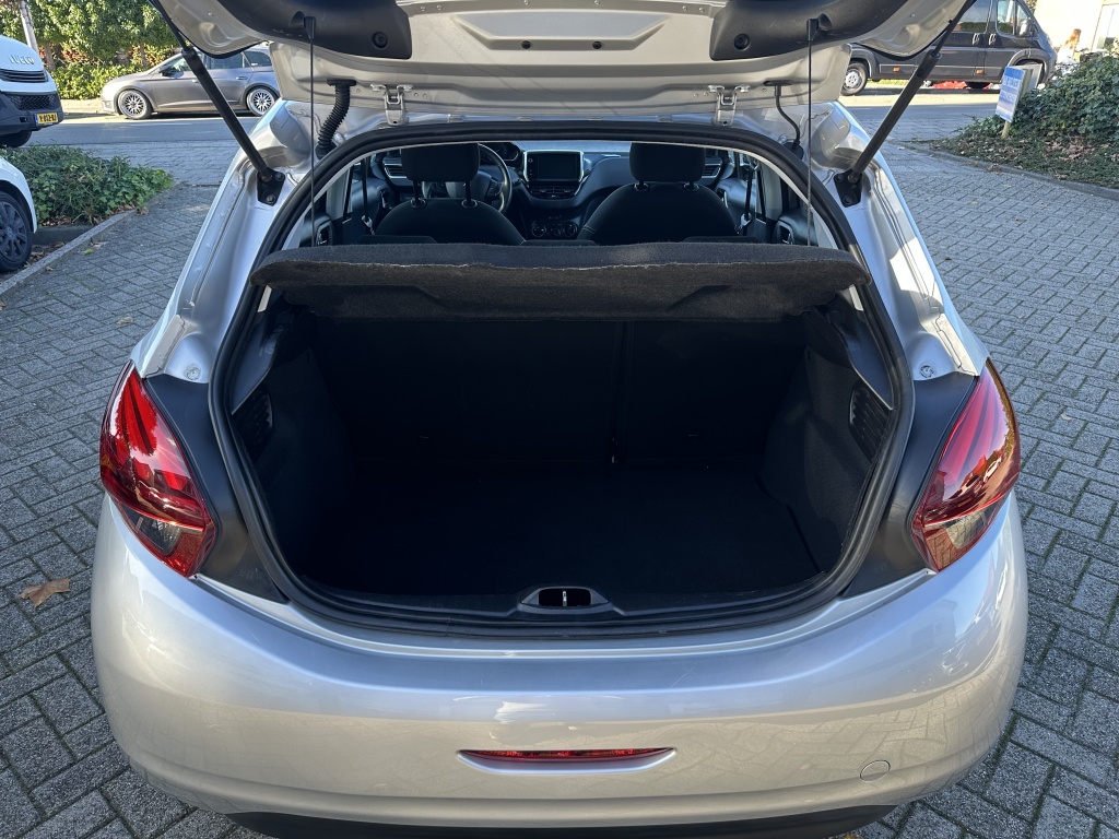 Peugeot 208 Peugeot 208 1.2 Style | Nieuwe Distributieriem | Navigatie |