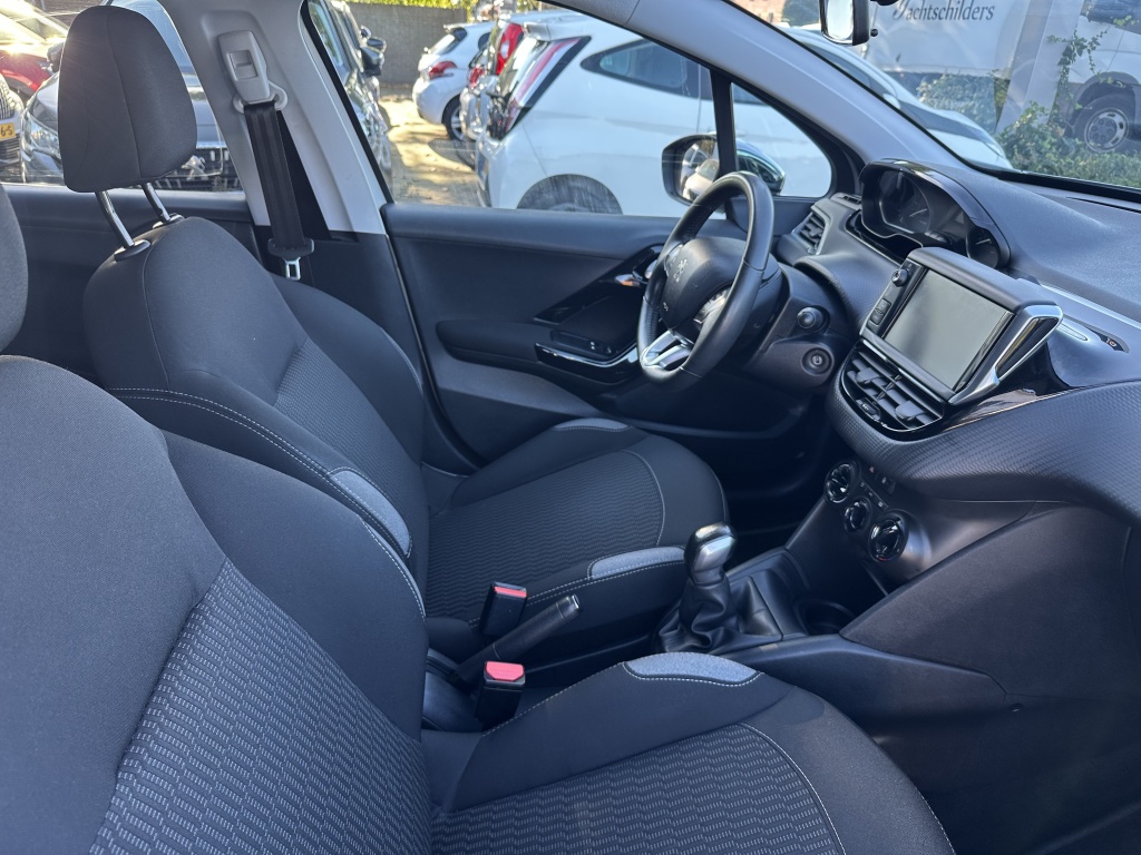 Peugeot 208 Peugeot 208 1.2 Style | Nieuwe Distributieriem | Navigatie |