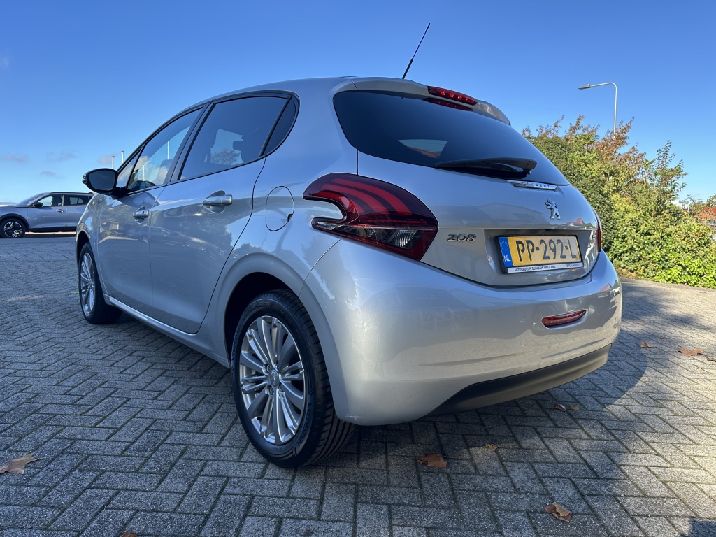 Peugeot 208 Peugeot 208 1.2 Style | Nieuwe Distributieriem | Navigatie |