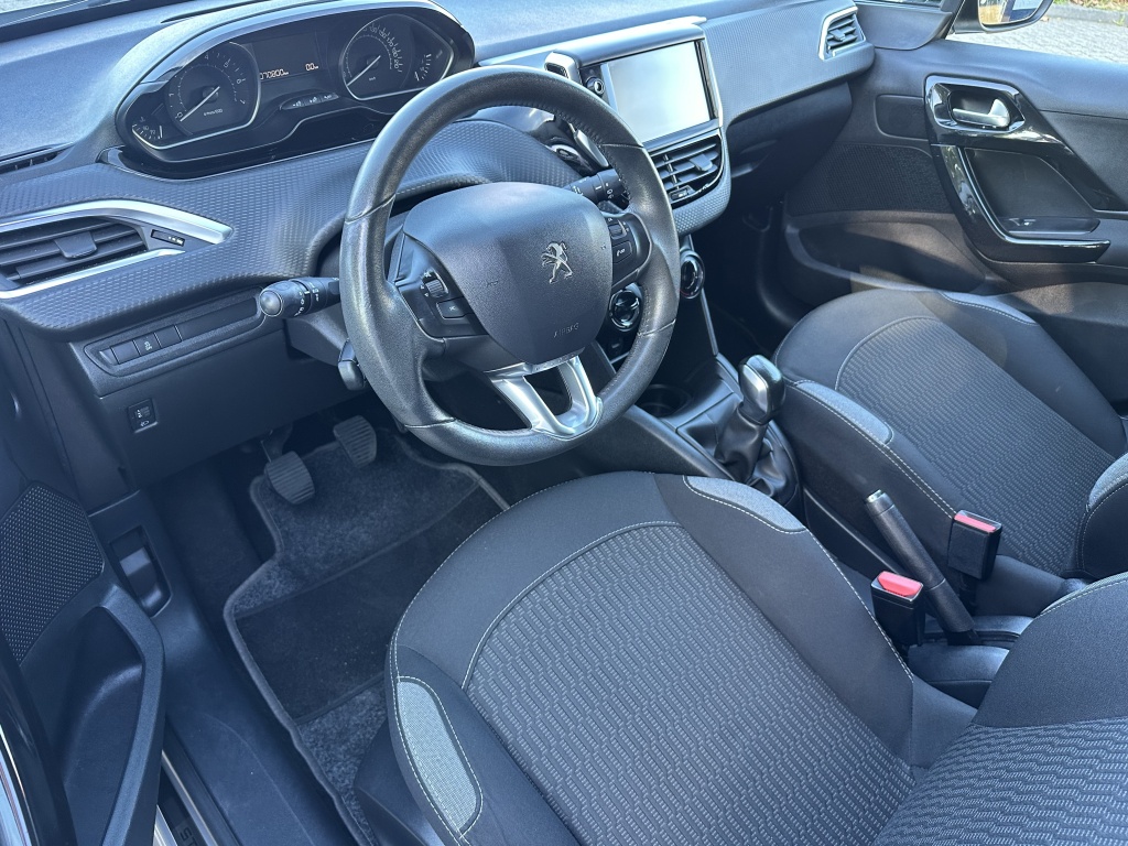 Peugeot 208 Peugeot 208 1.2 Style | Nieuwe Distributieriem | Navigatie |