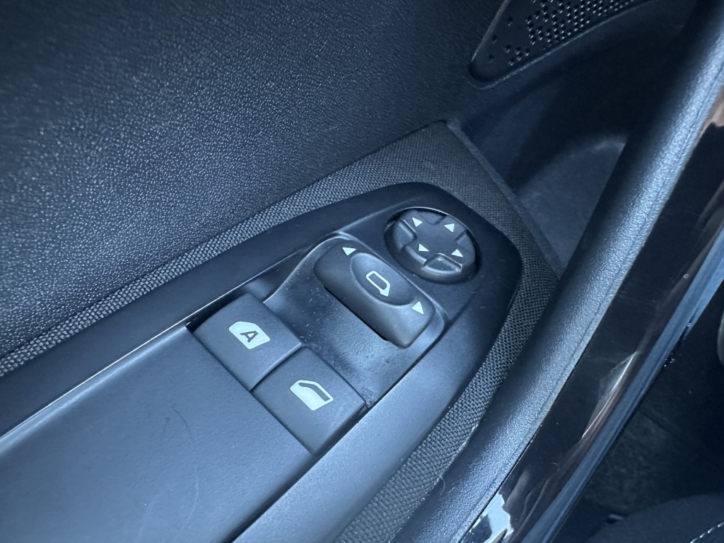 Peugeot 208 Peugeot 208 1.2 Style | Nieuwe Distributieriem | Navigatie |
